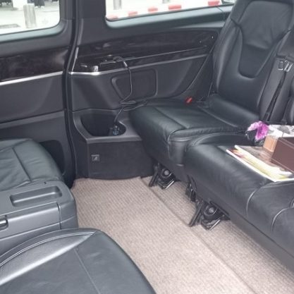 premium-vehicle-for-professional-transport-marrakech
